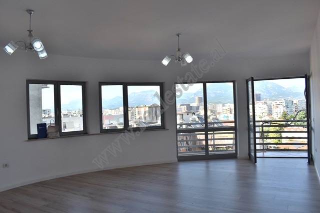 Apartament 1+1 per shitje ne rrugen Asim Vokshi ne Tirane.&nbsp;
Apartamenti pozicionohet ne katin 